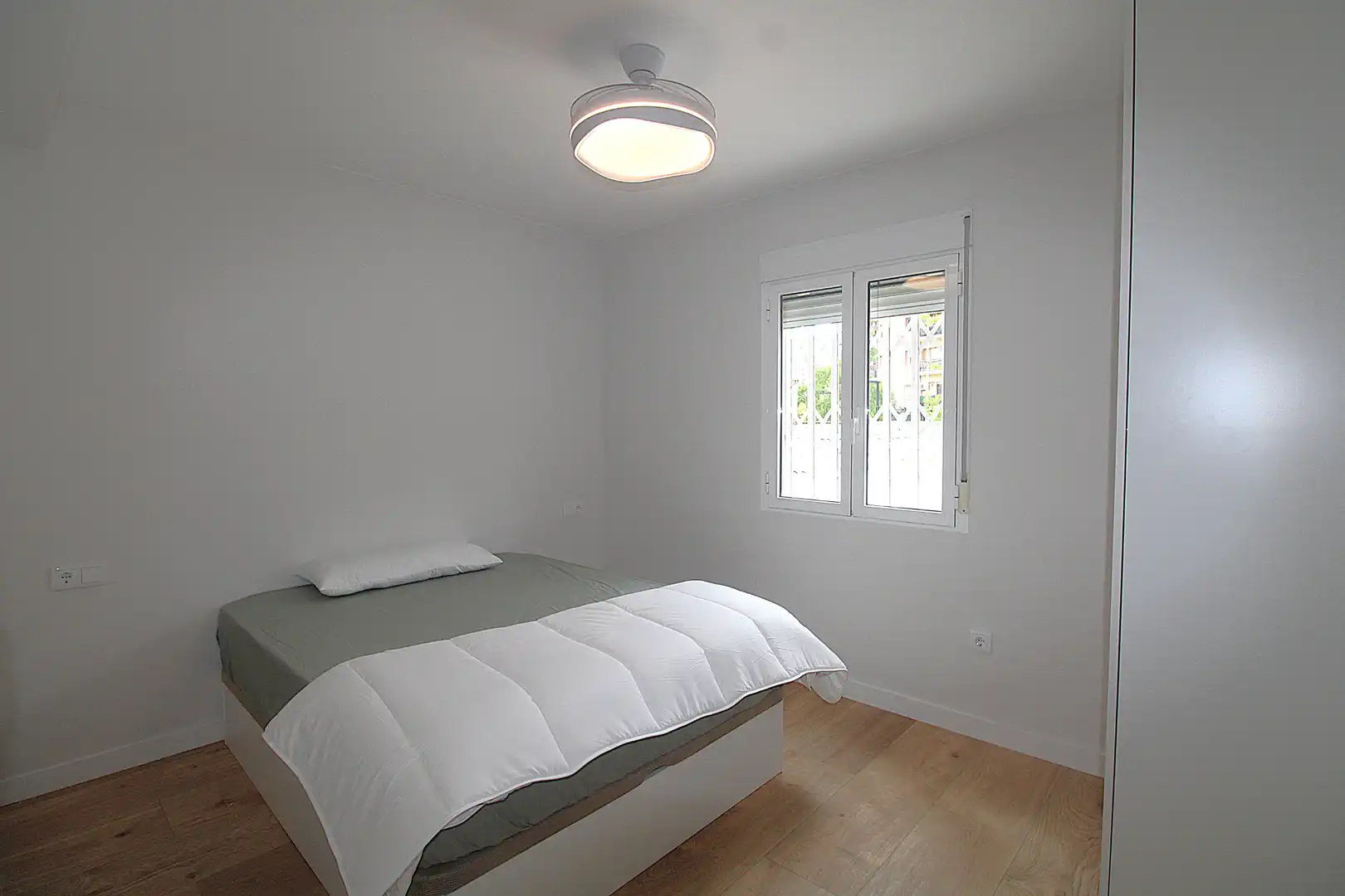 Dormitori de Apartament de lloguer en Valencia amb Parquet, Moblat i Forn