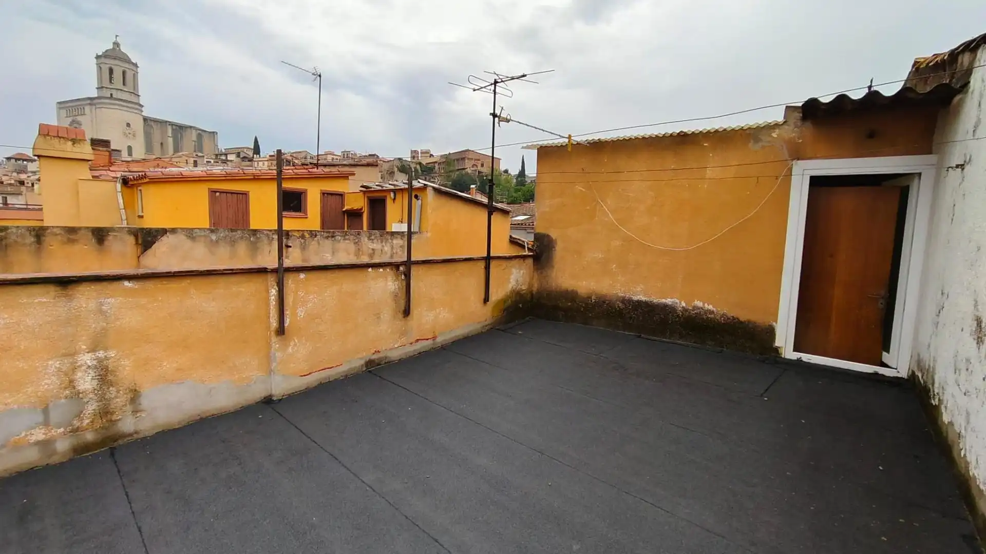 Terraza de Edificio en venta en Girona