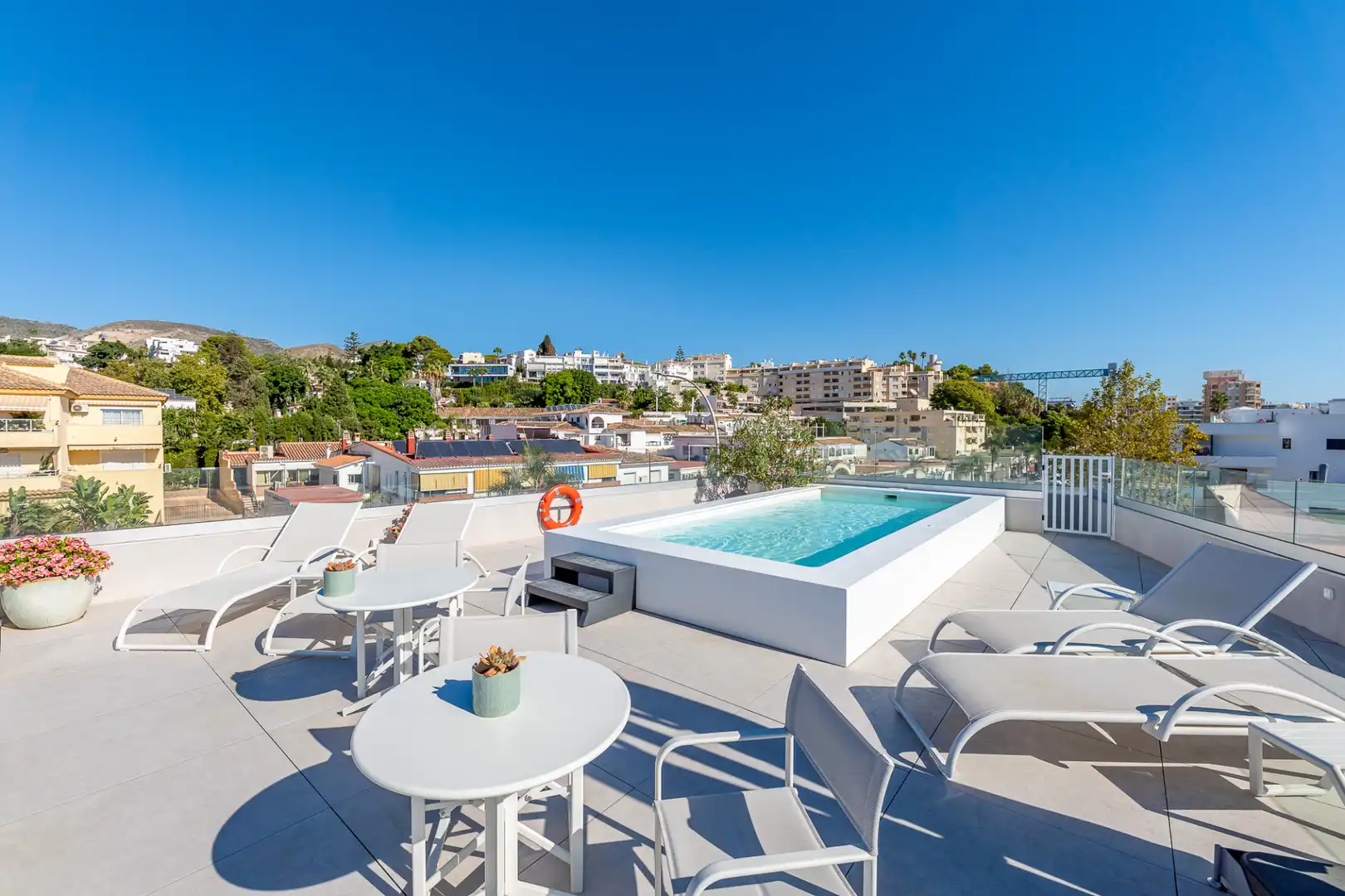 Apartament amb piscina en venda a La Carihuela - Los Nidos