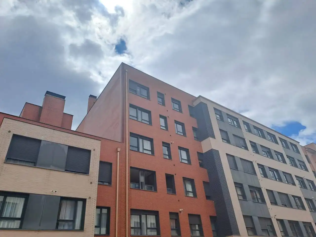 Außenansicht von Wohnung zum Verkauf in Burgos mit Parkett und Abstellraum