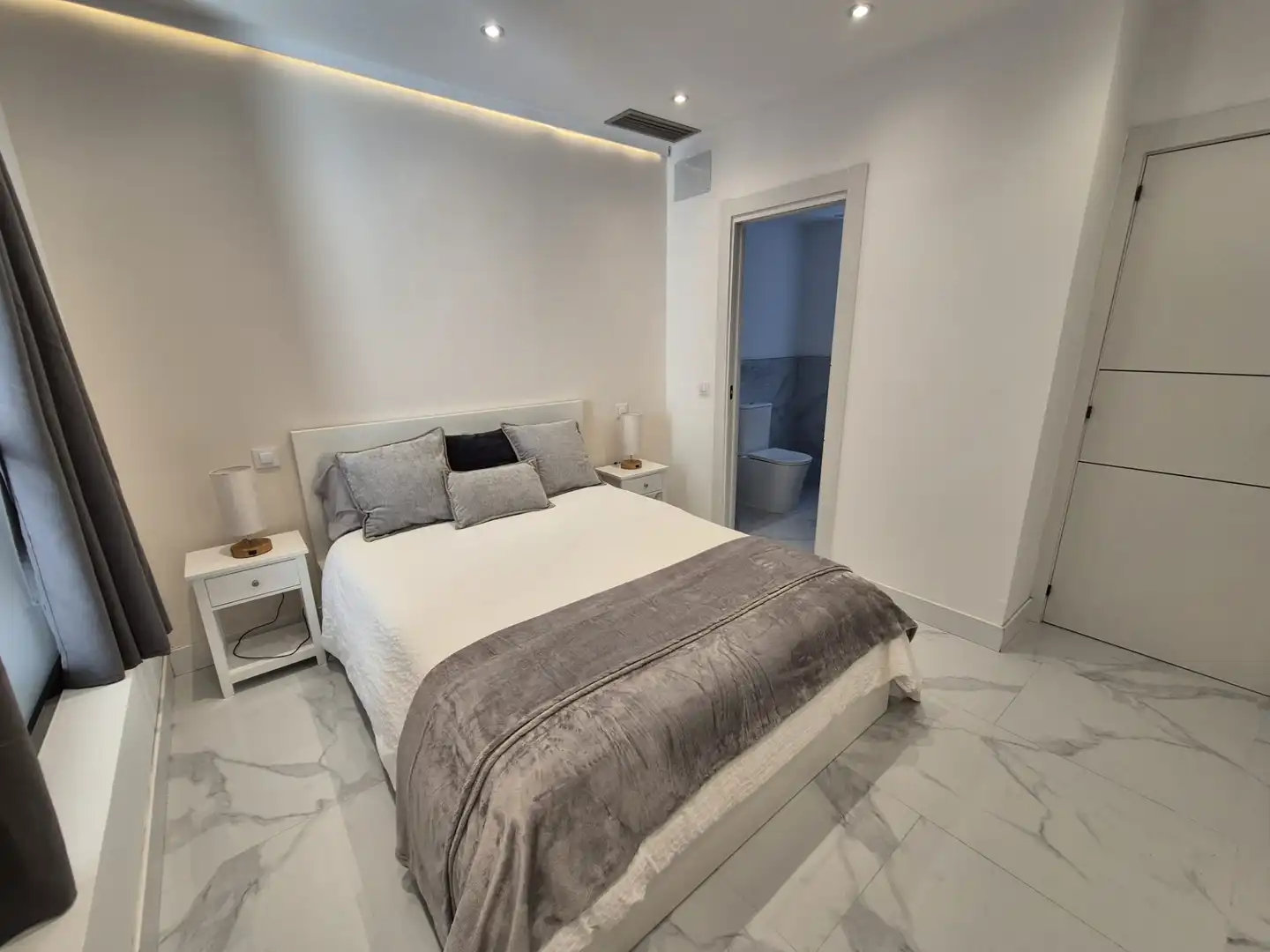 Habitación de Dúplex en venta en Madrid con Aire acondicionado y Calefacción