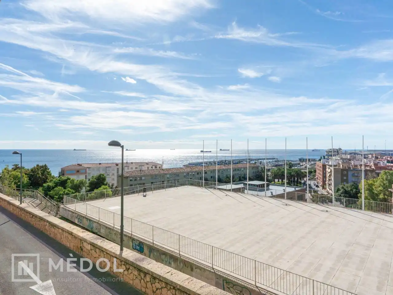 Vista exterior de Pis en venda en  Tarragona Capital amb Calefacció, Parquet i Balcó