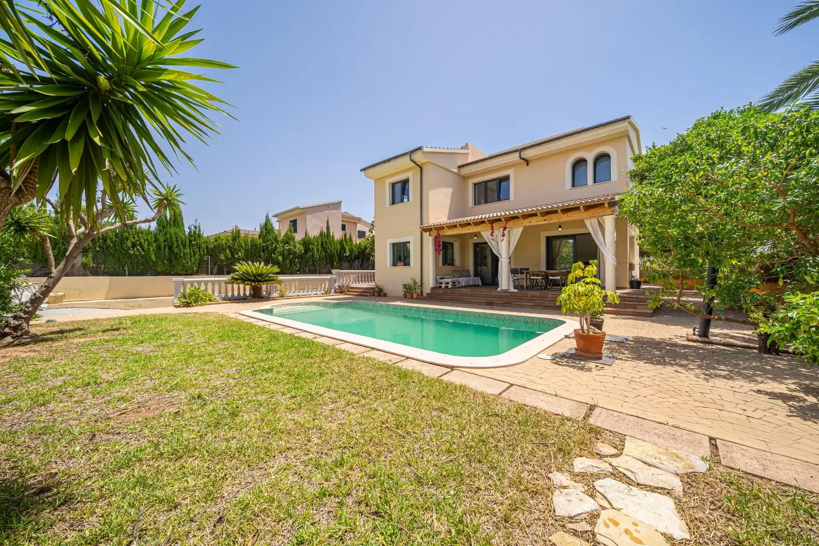 Vista exterior de Casa o xalet en venda en Marratxí amb Jardí privat, Terrassa i Piscina