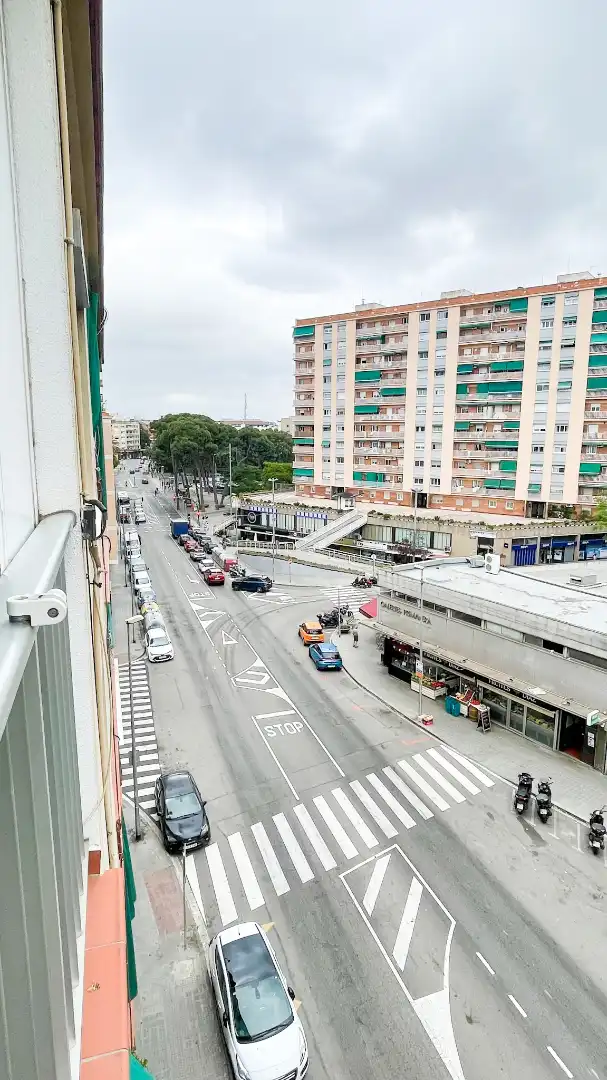 Vista exterior de Piso en venta en Cerdanyola del Vallès con Aire acondicionado, Trastero y Horno