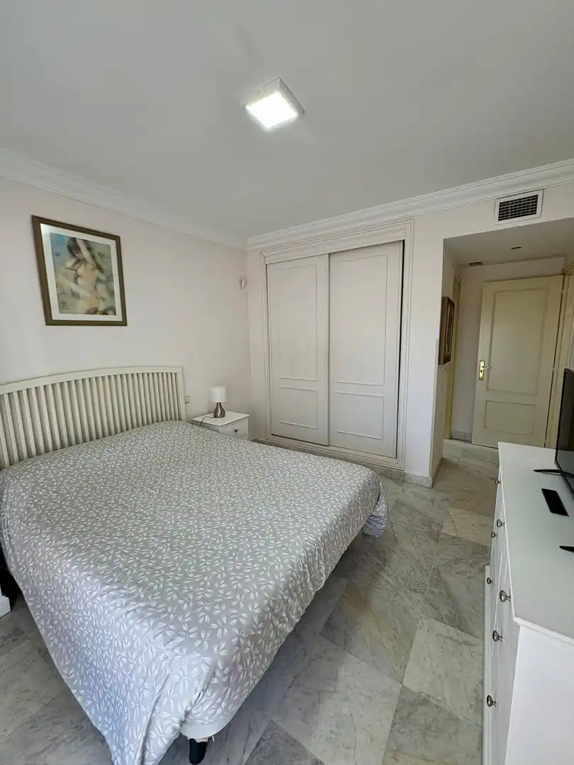 Schlafzimmer von Wohnung zum Verkauf in Marbella mit Terrasse, Balkon und Gemeinschaftspool