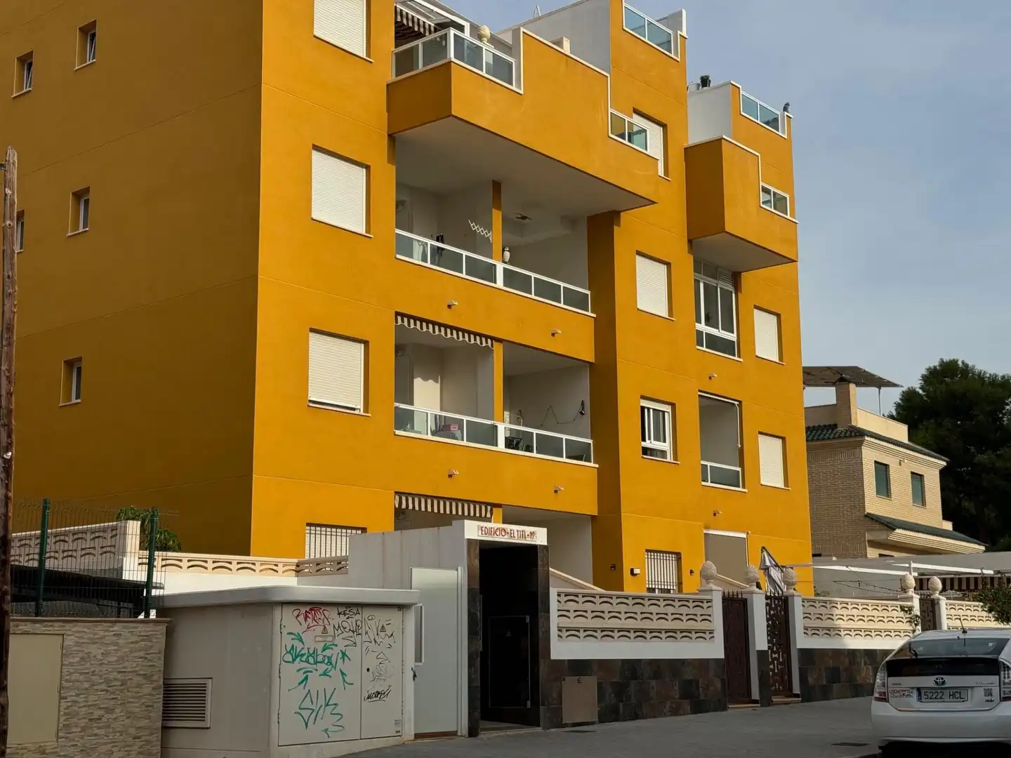 Vista exterior de Planta baja de alquiler en El Campello con Aire acondicionado, Calefacción y Jardín privado