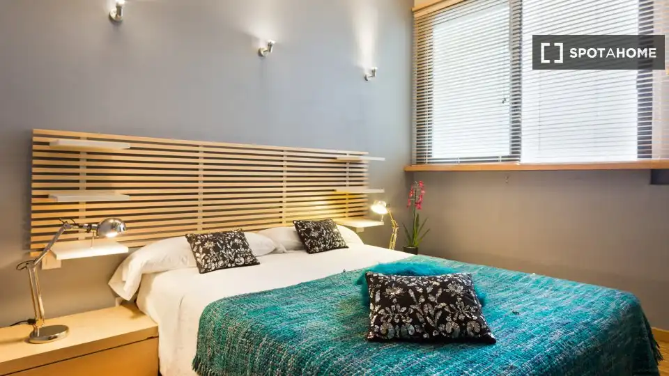 Dormitori de Apartament per a compartir en Barcelona amb Aire condicionat, Terrassa i Moblat
