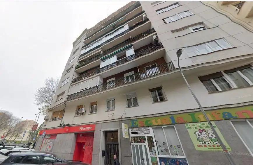 Vista exterior de Local en venta en Madrid