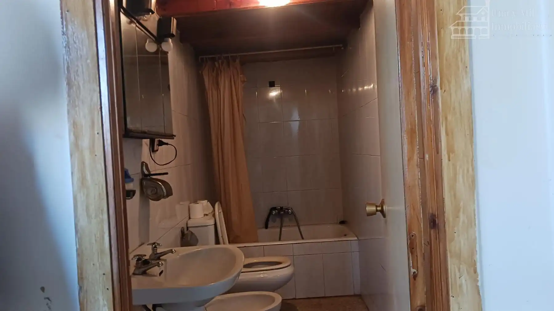 Bany de Casa o xalet en venda en Pedrosillo de los Aires amb Calefacció, Traster i Moblat