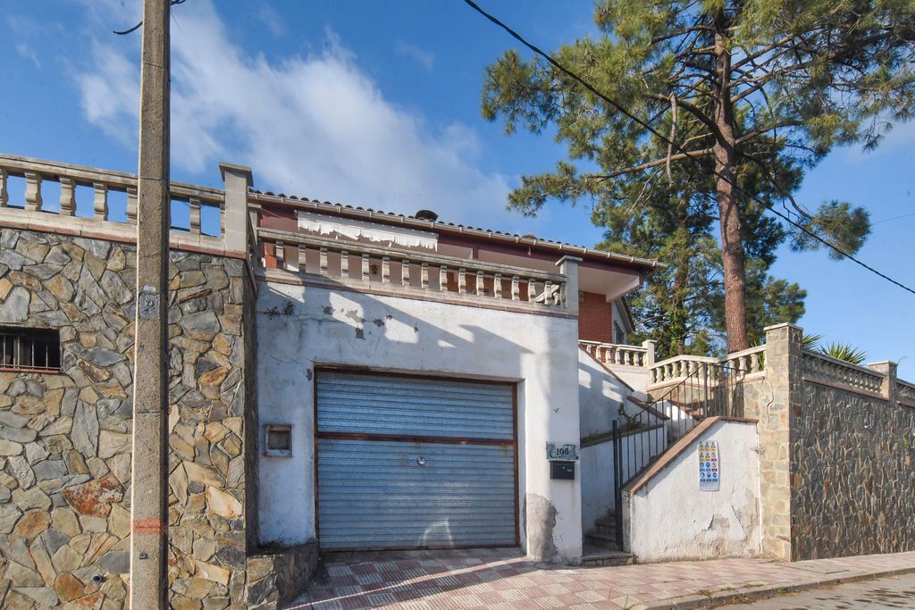 Vista exterior de Edifici en venda en Tordera