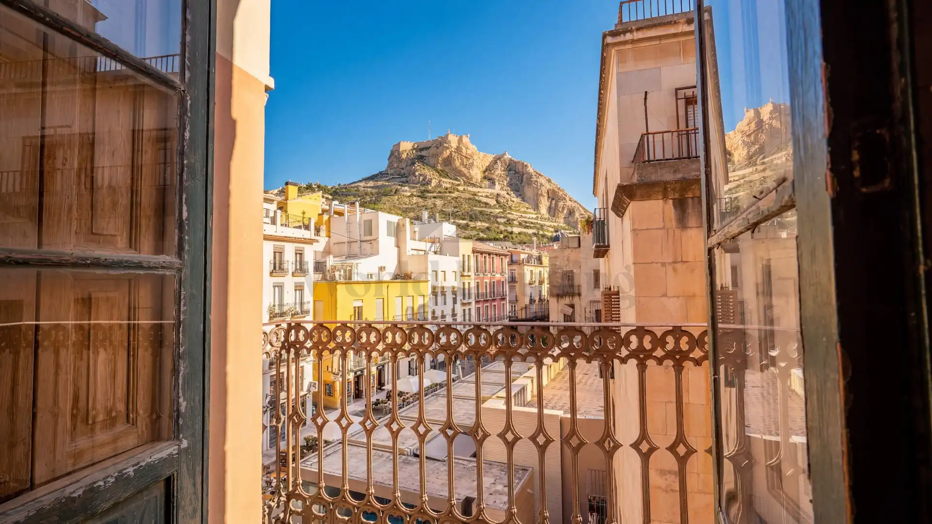 Piso con terraza en venta en Calle LABRADORES