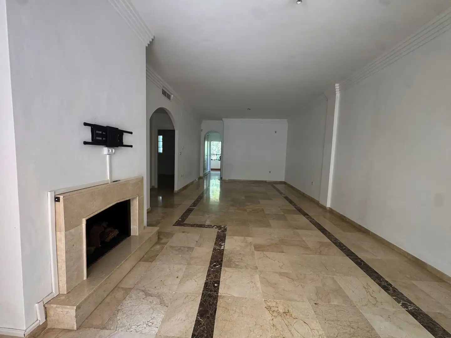 Piso en venta en Marbella con Terraza y Piscina comunitaria
