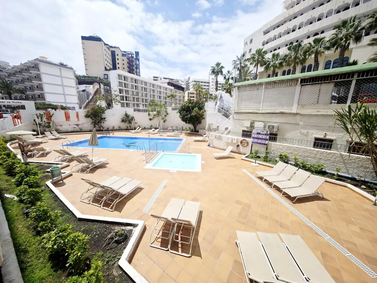 Piscina de Piso en venta en San Bartolomé de Tirajana con Aire acondicionado, Terraza y Amueblado