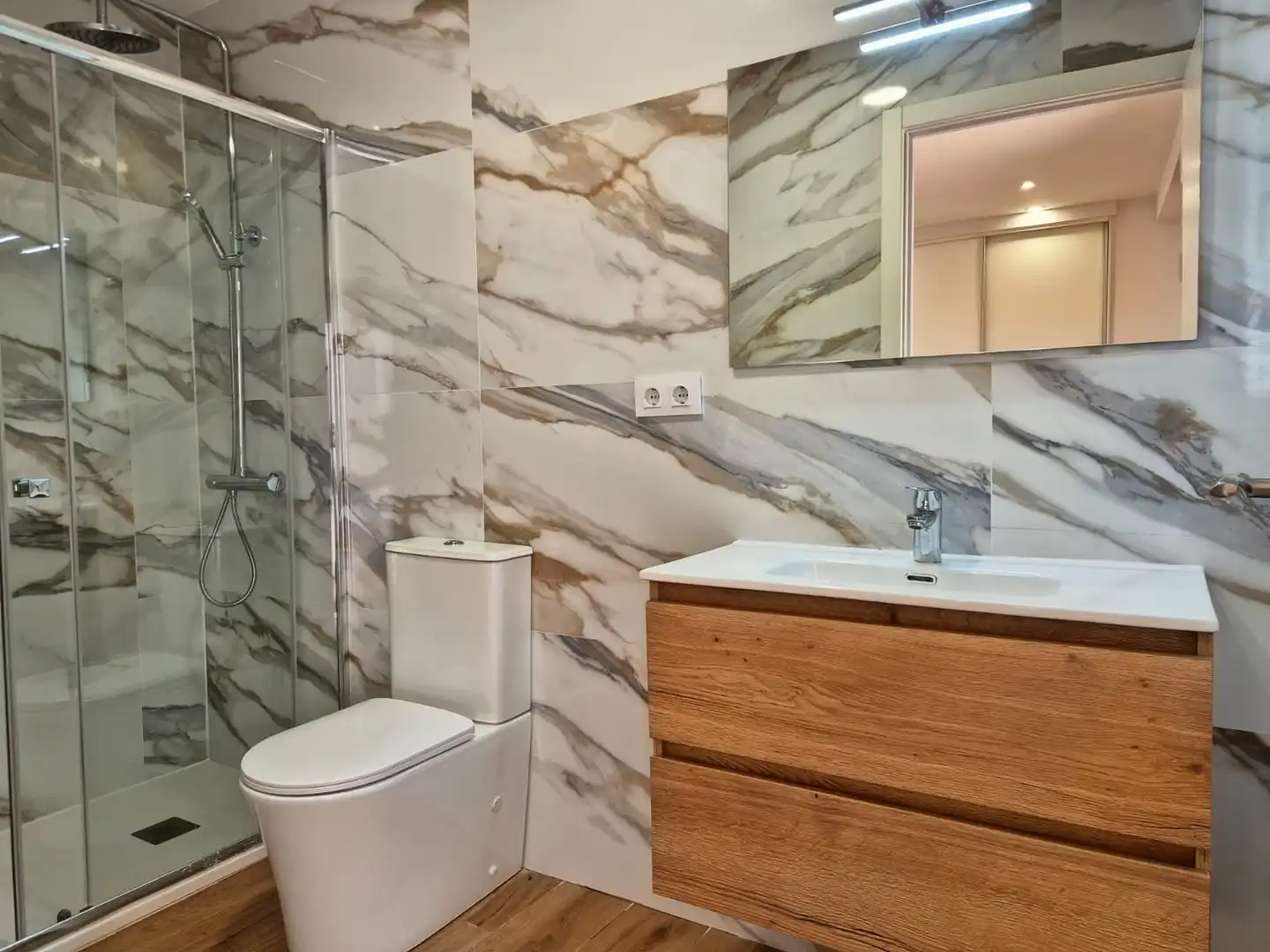 Baño de Piso en venta en La Pobla de Vallbona con Aire acondicionado y Terraza
