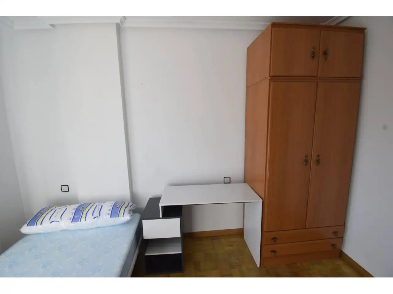 Schlafzimmer von Wohnung zur Miete in León Capital  mit Heizung, Parkett und Terrasse