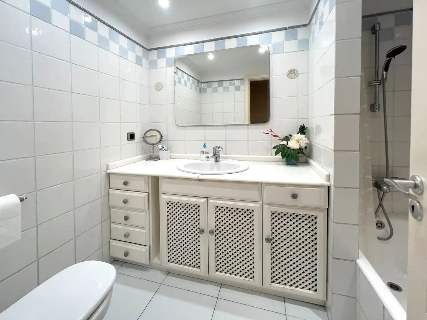 Baño de Casa adosada en venta en Zarautz con Aire acondicionado, Calefacción y Jardín privado