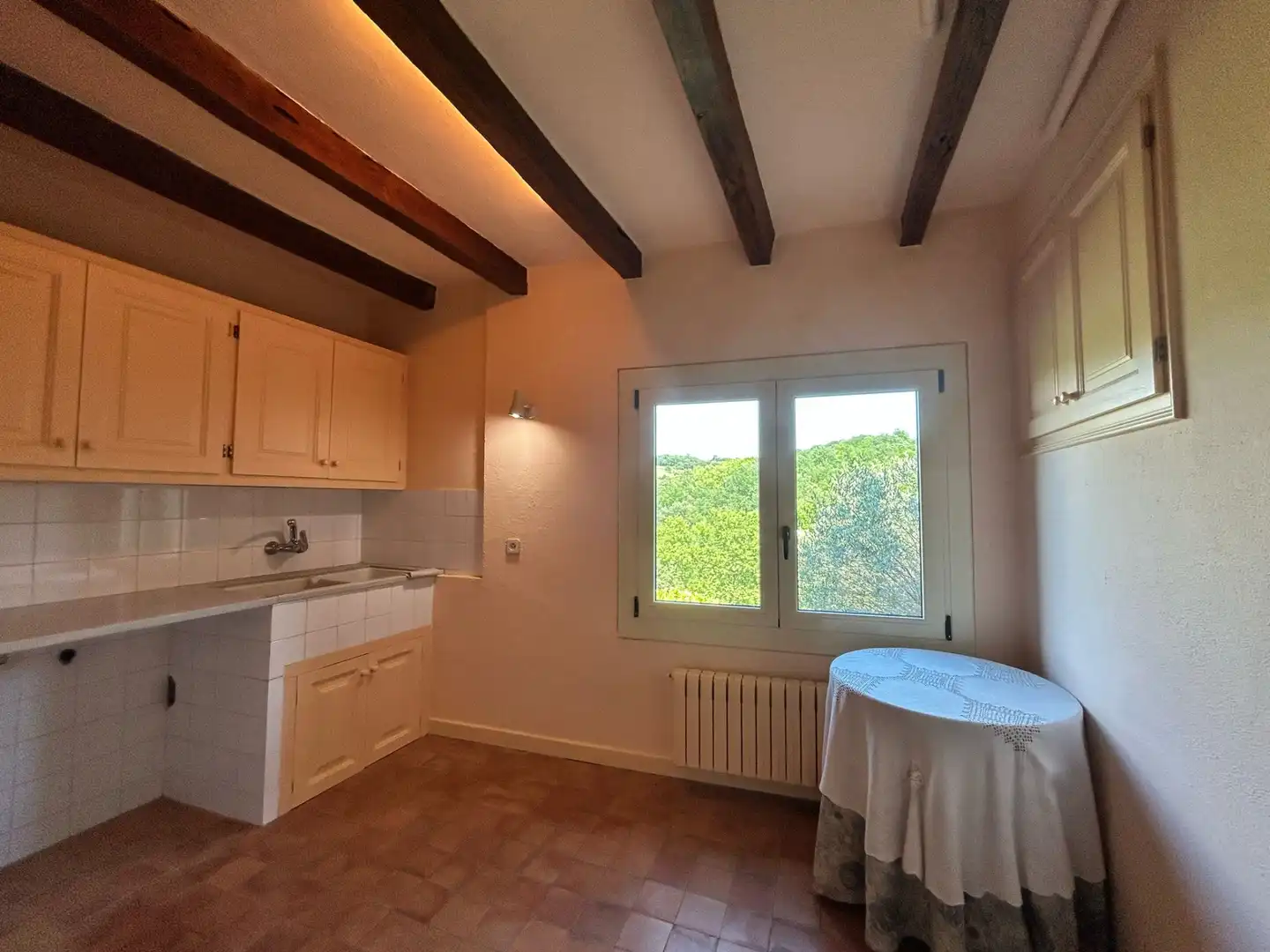 Cocina de Casa o chalet en venta en Sant Joan Les Fonts con Aire acondicionado, Calefacción y Parquet