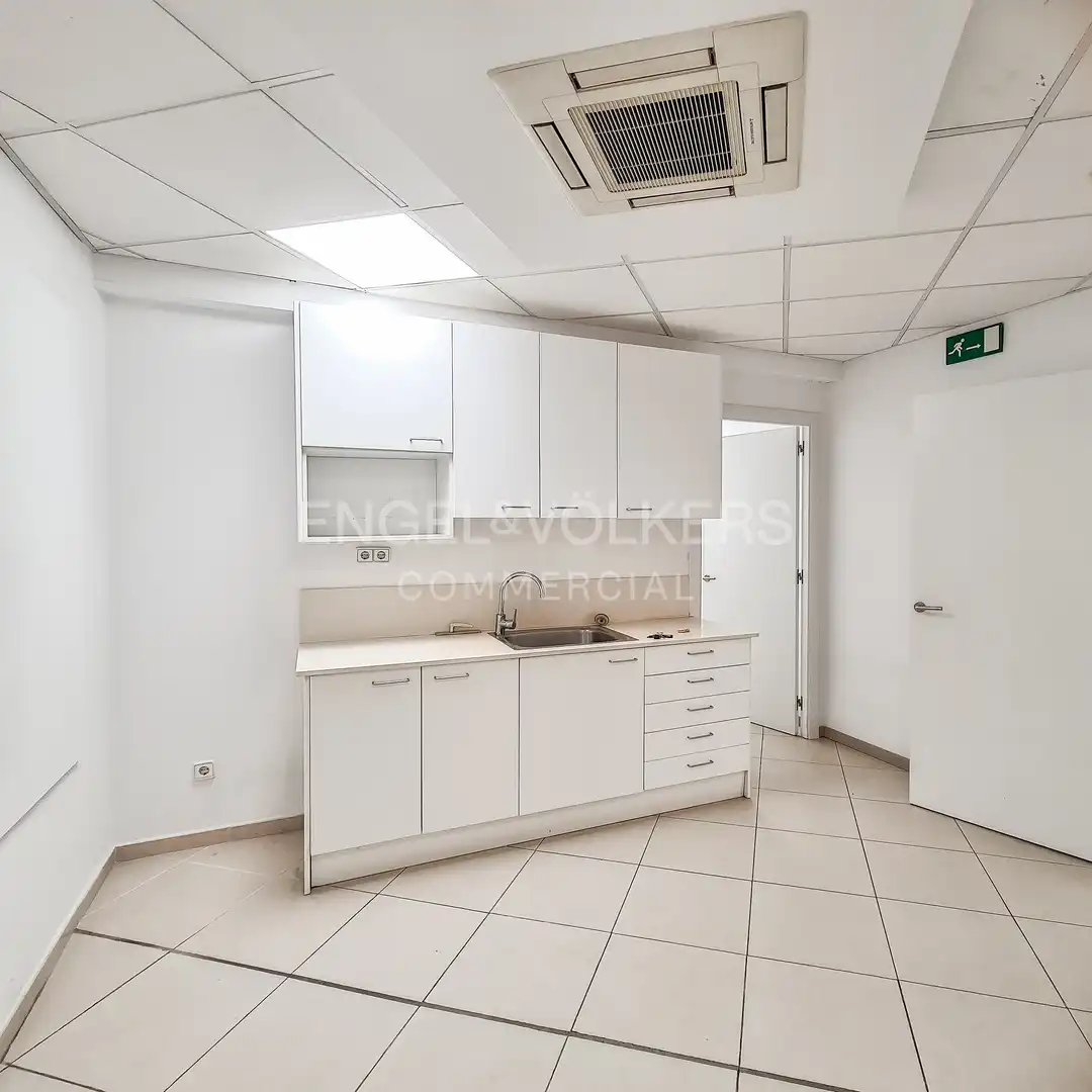 Cocina de Oficina de alquiler en Eixample