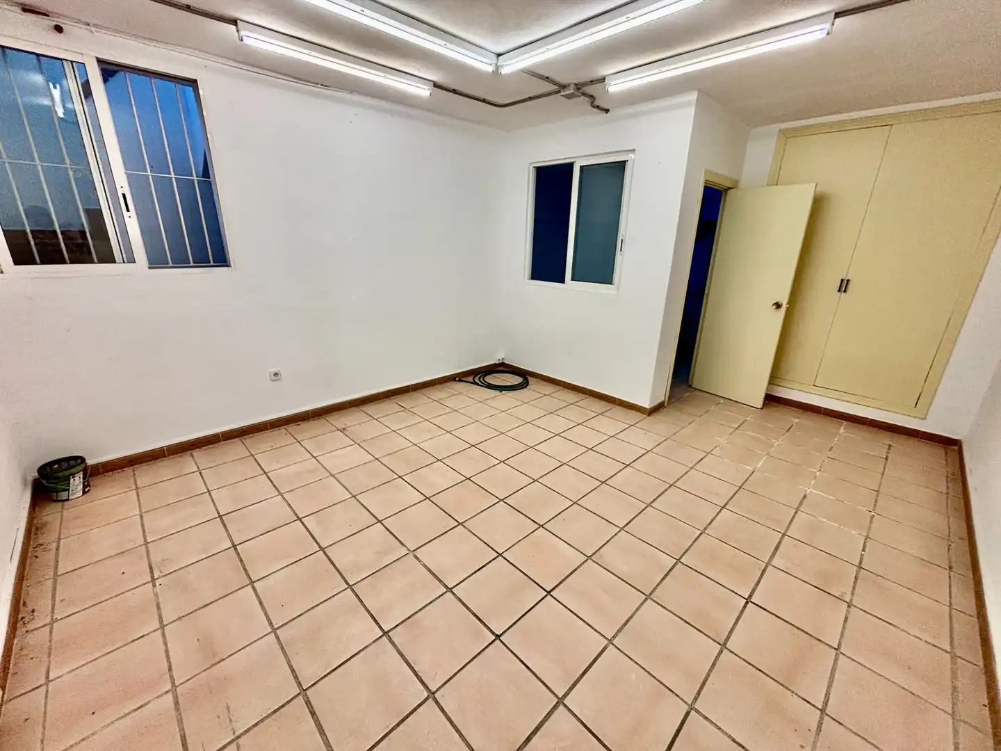 Einfamilien-Reihenhaus zum Verkauf in Alicante / Alacant mit Klimaanlage, Privatgarten und Terrasse