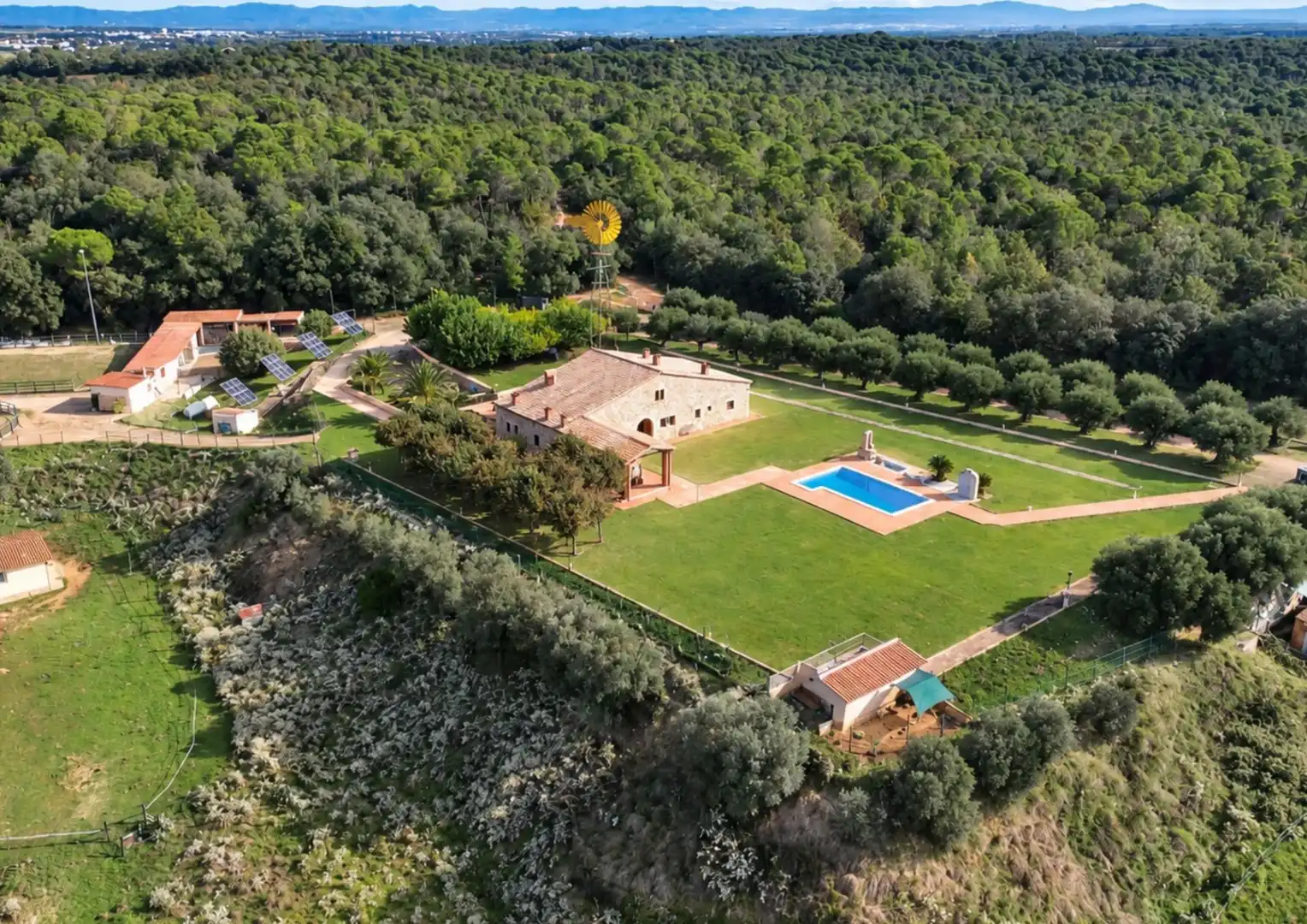 Jardí de Finca rústica en venda en Vilobí d'Onyar amb Jardí privat, Terrassa i Piscina