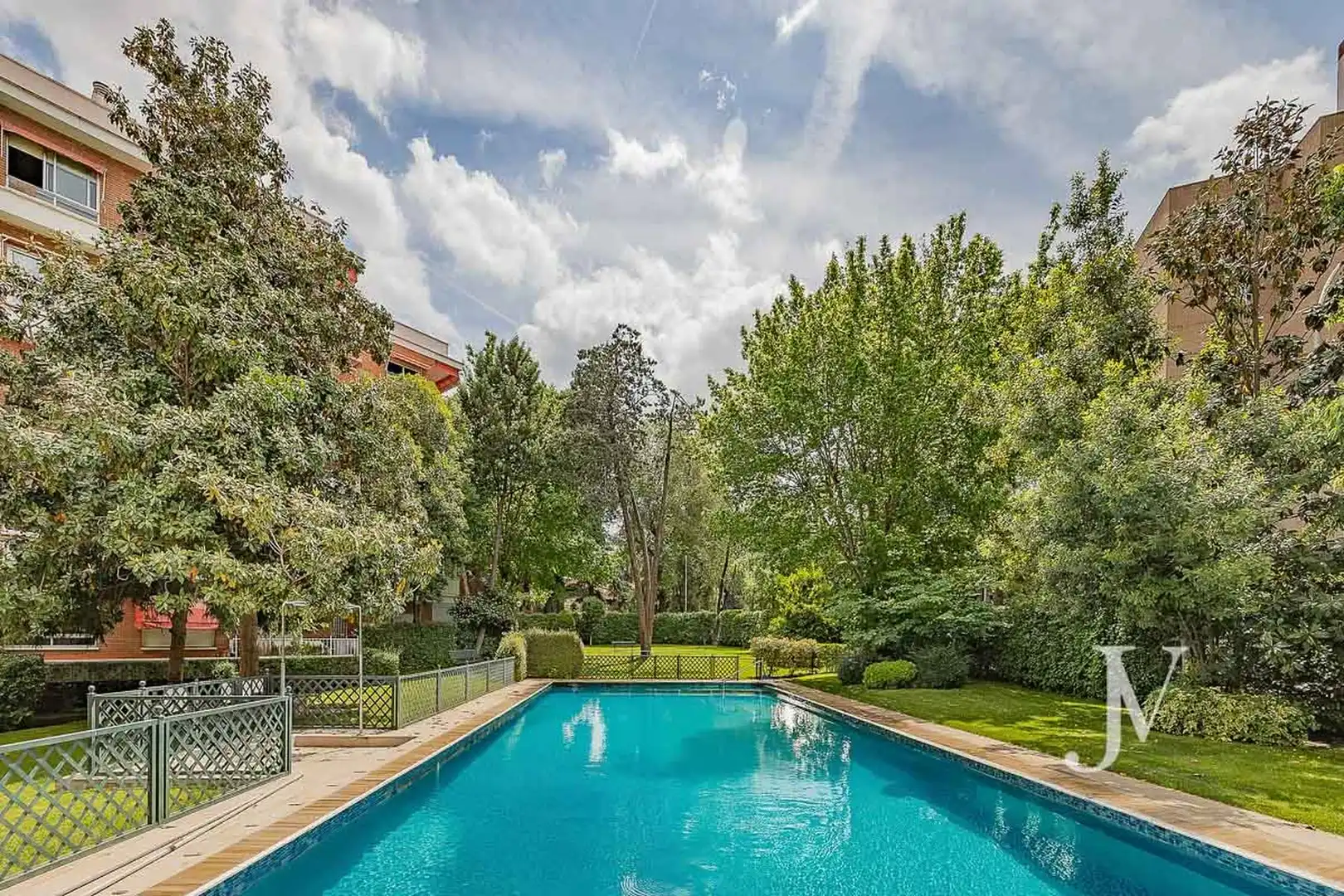 Piscina de Piso en venta en  Madrid Capital con Calefacción, Trastero y Amueblado