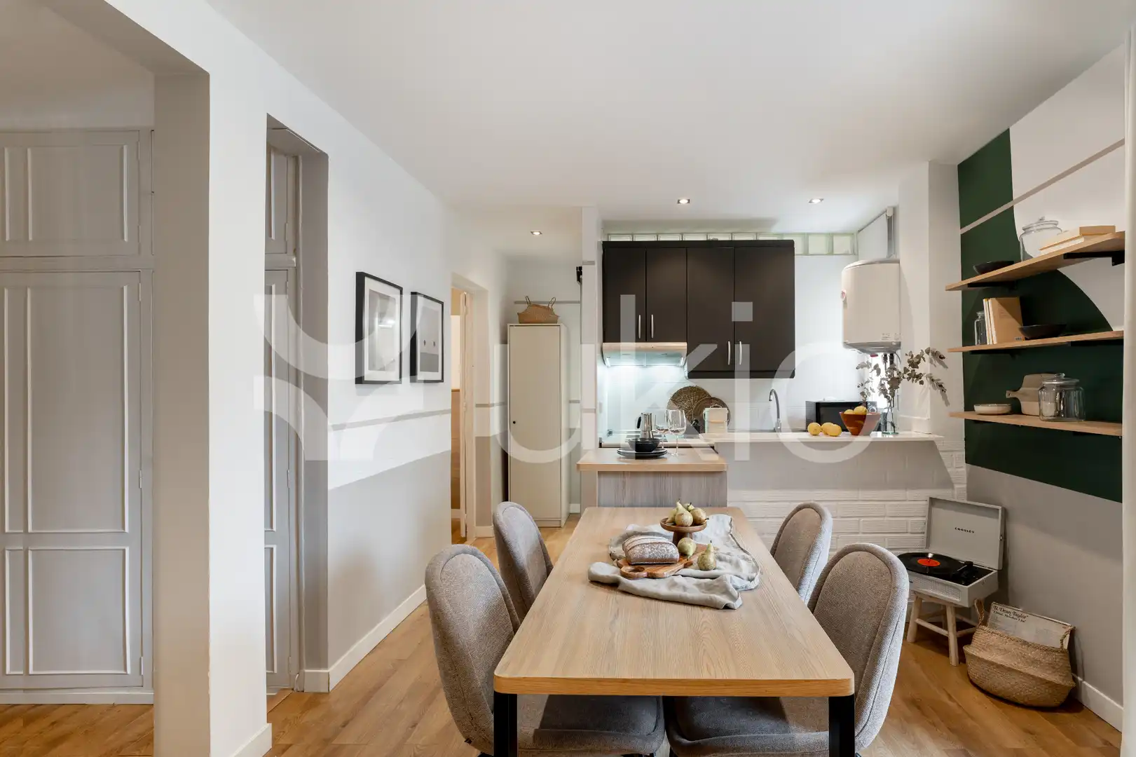 Cuina de Apartament de lloguer en Madrid amb Aire condicionat, Calefacció i Moblat