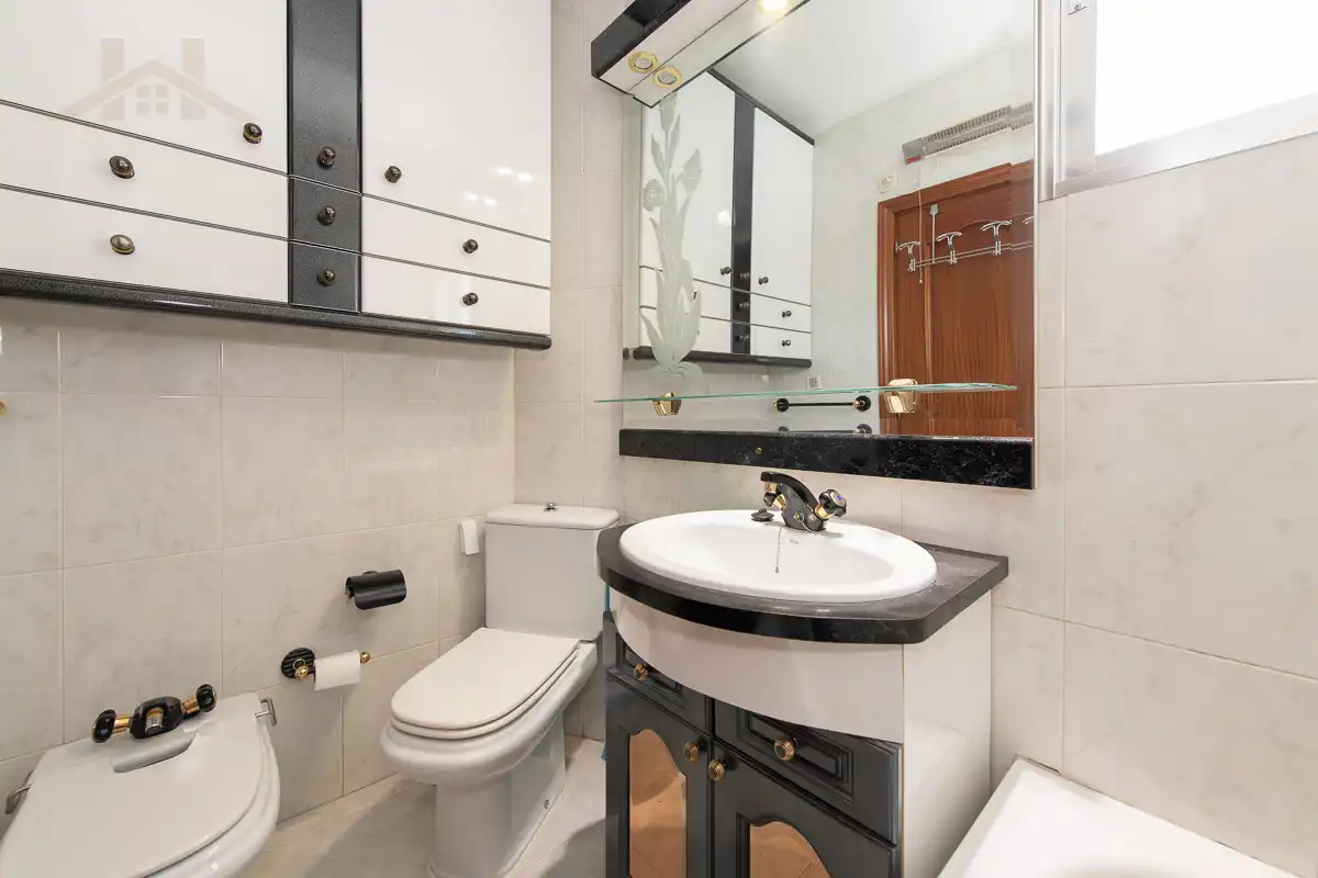 Bathroom of Flat for sale in Leganés  with Terrace
