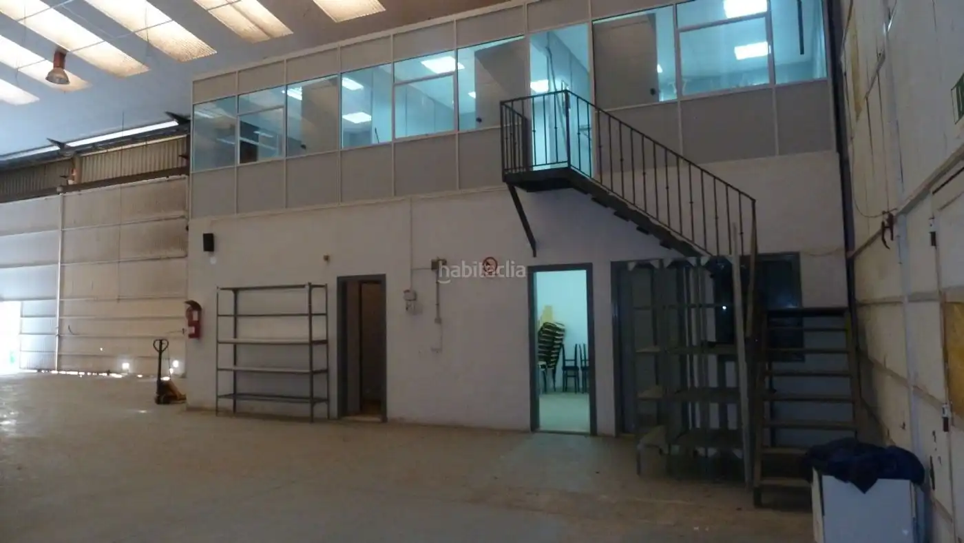 Industrial building for sale in Calle Andalucía 42, imagen 2