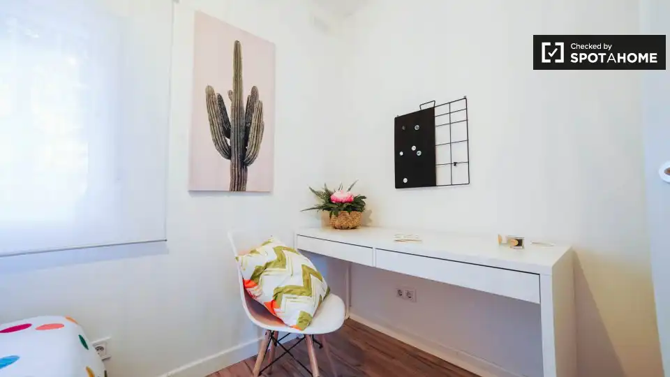 Bedroom of Flat for share in Madrid  with Air Conditioner, Heating and Terrace