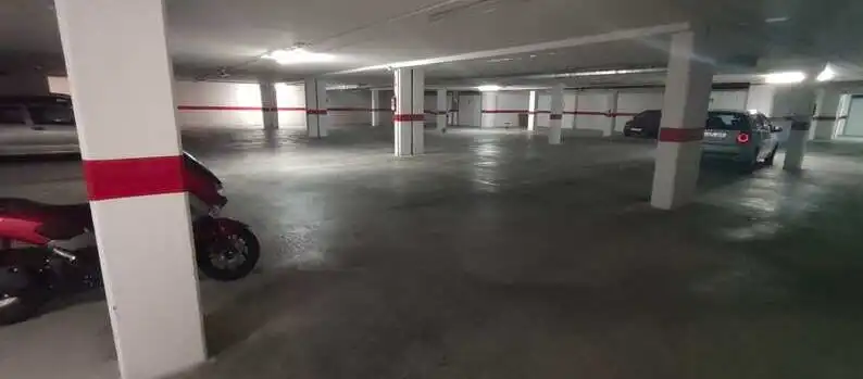 Einzelparkplatz zum Verkauf in Carrer dels Serrans 73