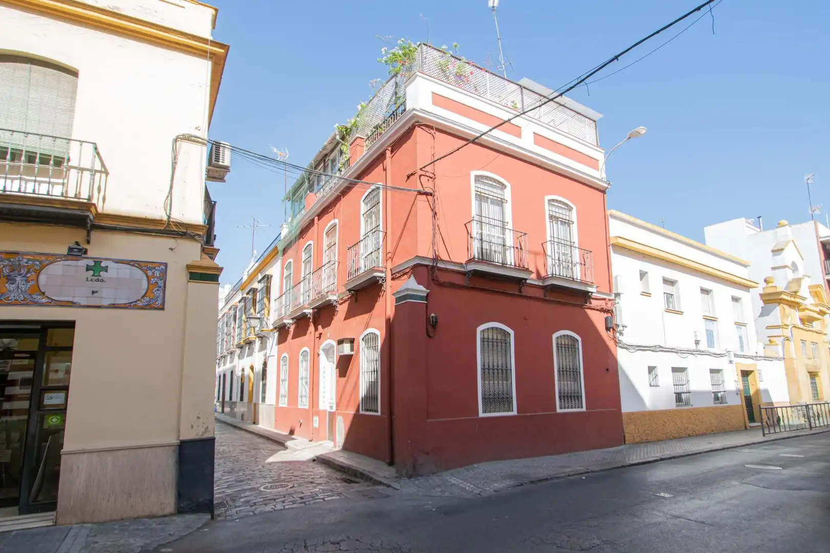 Vista exterior de Casa o xalet en venda en Sevilla amb Aire condicionat i Terrassa