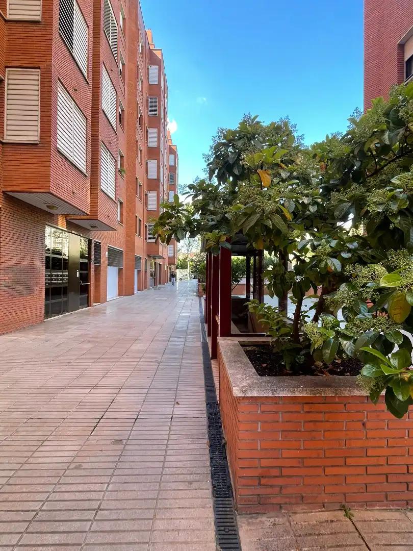 Außenansicht von Garage zum Verkauf in  Barcelona Capital mit Alarm