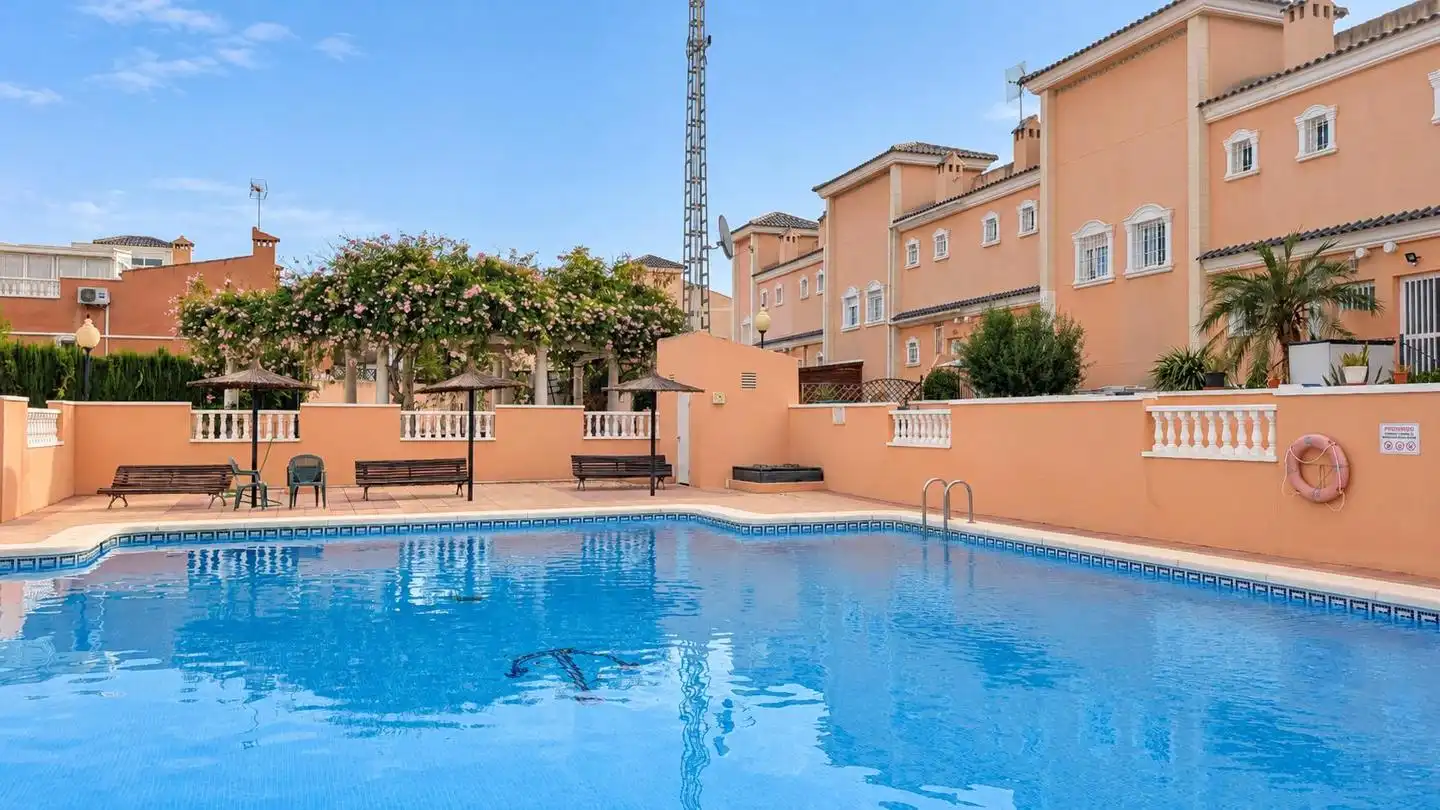 Casa bifamiliare con piscina in vendita a Avenida de Finlandia, imagen 35