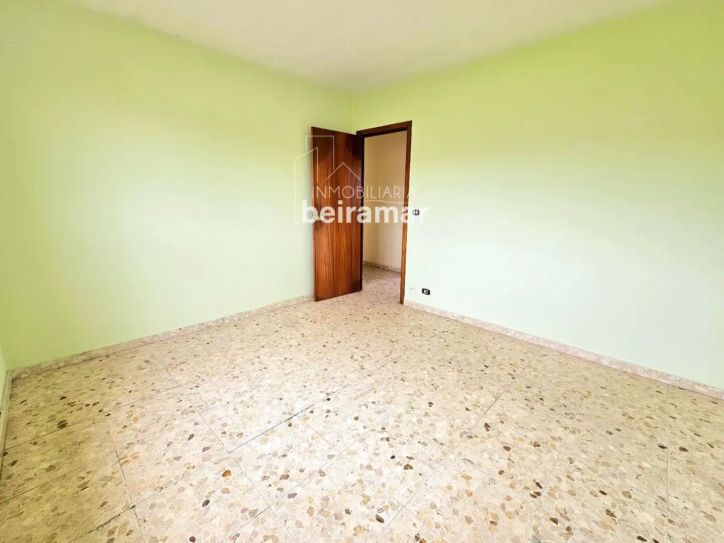 Habitación de Piso en venta en Ribeira con Calefacción y Trastero