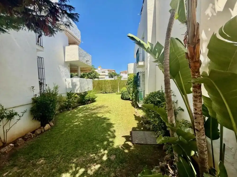 Jardín de Ático de alquiler en Marbella con Aire acondicionado, Terraza y Piscina