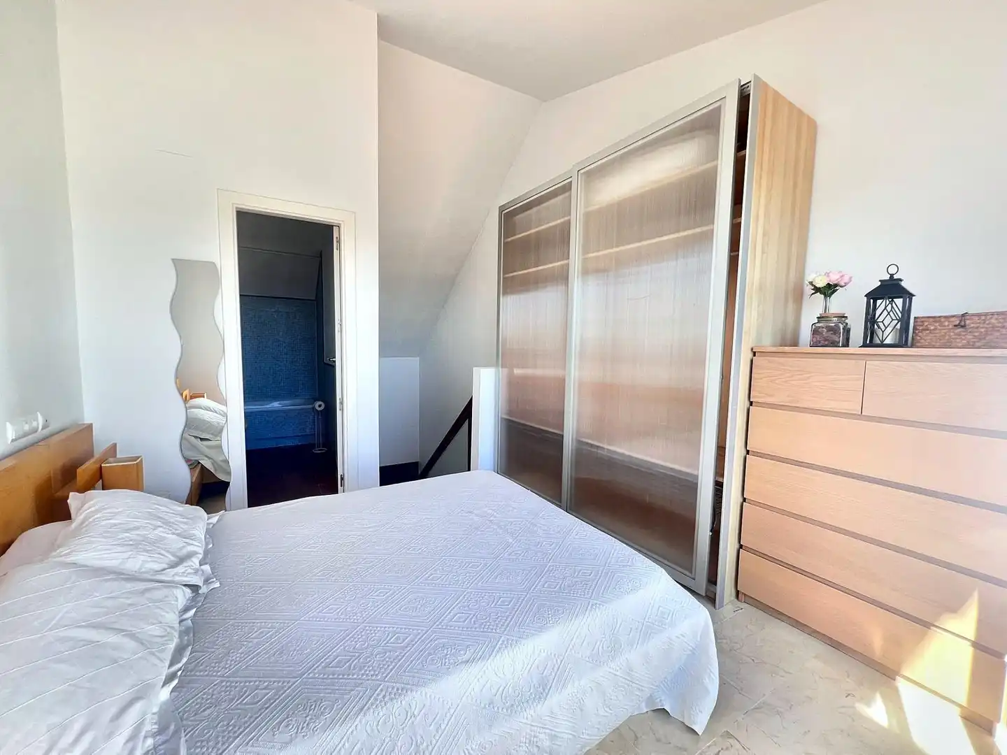 Habitación de Dúplex en venta en Mijas con Trastero, Amueblado y Piscina comunitaria