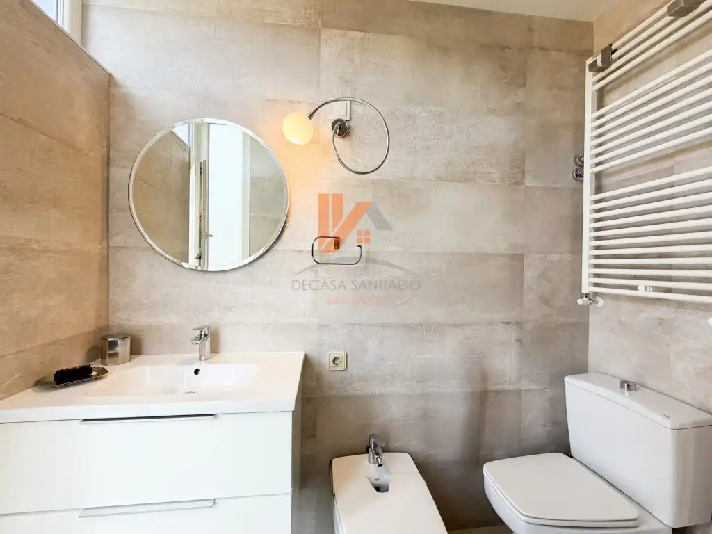 Baño de Casa adosada en venta en Brión con Jardín privado, Trastero y Horno