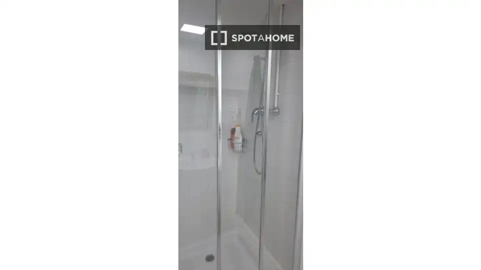Badezimmer von Wohnung zur Miete in Rubí mit Klimaanlage, Heizung und Möbliert