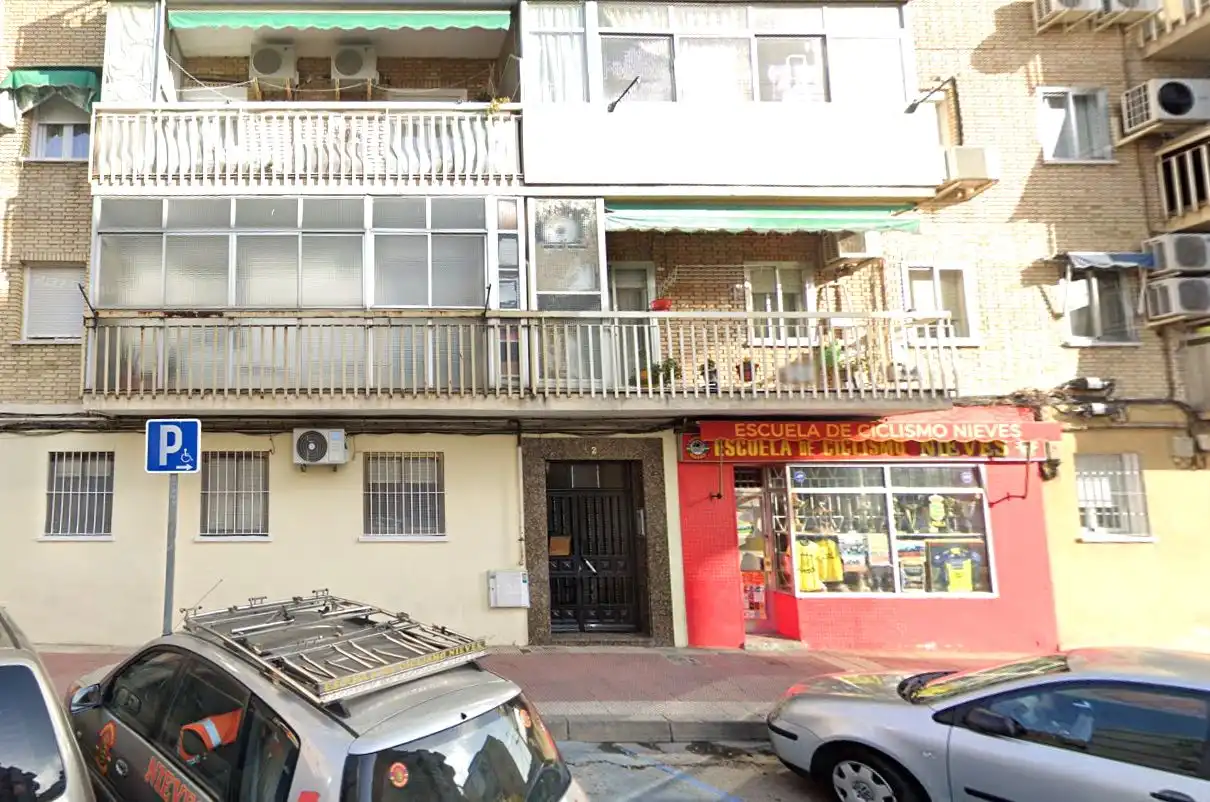 Flat for sale in Travesía Pio XII, Pintores - Ferial