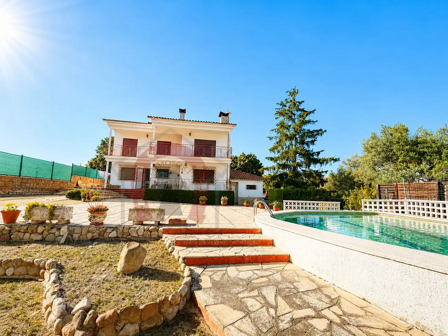 Vista exterior de Casa o xalet en venda en Palau-solità i Plegamans amb Jardí privat, Terrassa i Piscina