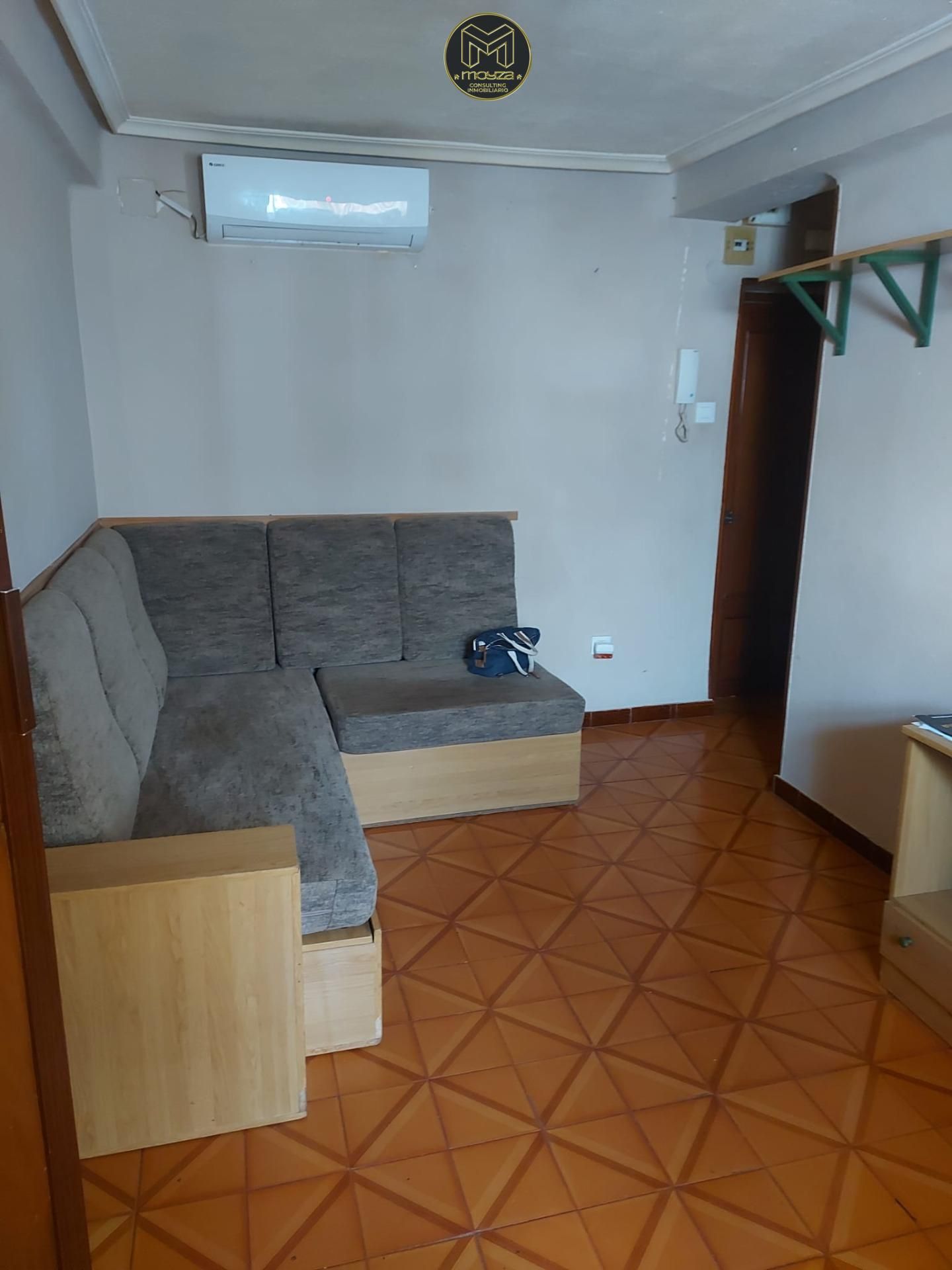 Sala d'estar de Pis en venda en  Jaén Capital amb Aire condicionat