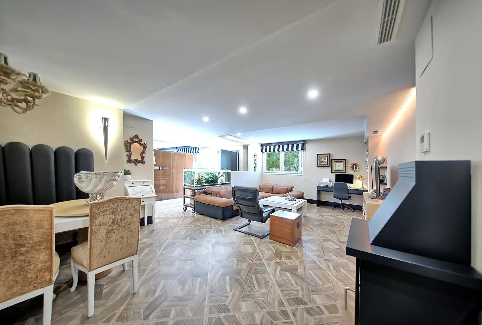 Ground floor for sale in Valencia  with Air Conditioner, Heating and Alarm