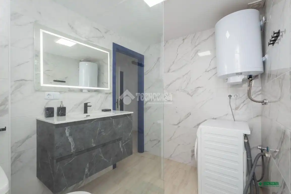 Bathroom of Flat for sale in Cuevas del Almanzora  with Air Conditioner, Terrace and Balcony