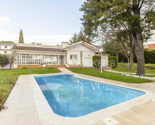 Vista exterior de Casa o xalet en venda en El Boalo - Cerceda – Mataelpino amb Piscina i Balcó