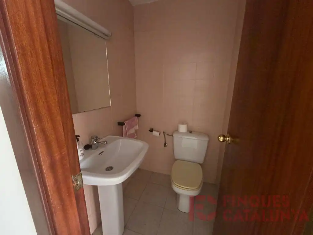 Bathroom of Houses for sale in Girona