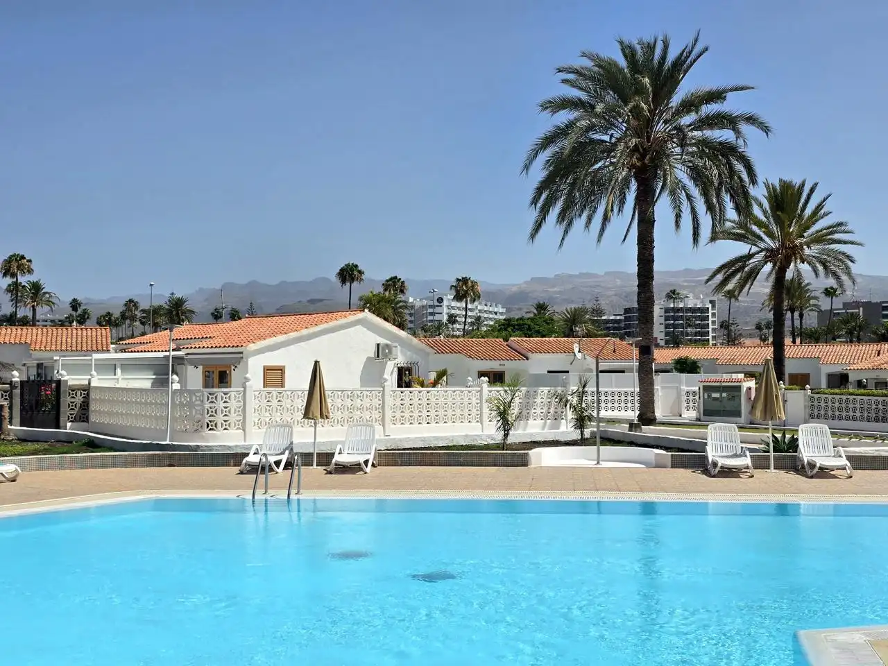 Vista exterior de Casa o chalet en venta en San Bartolomé de Tirajana con Aire acondicionado, Jardín privado y Terraza