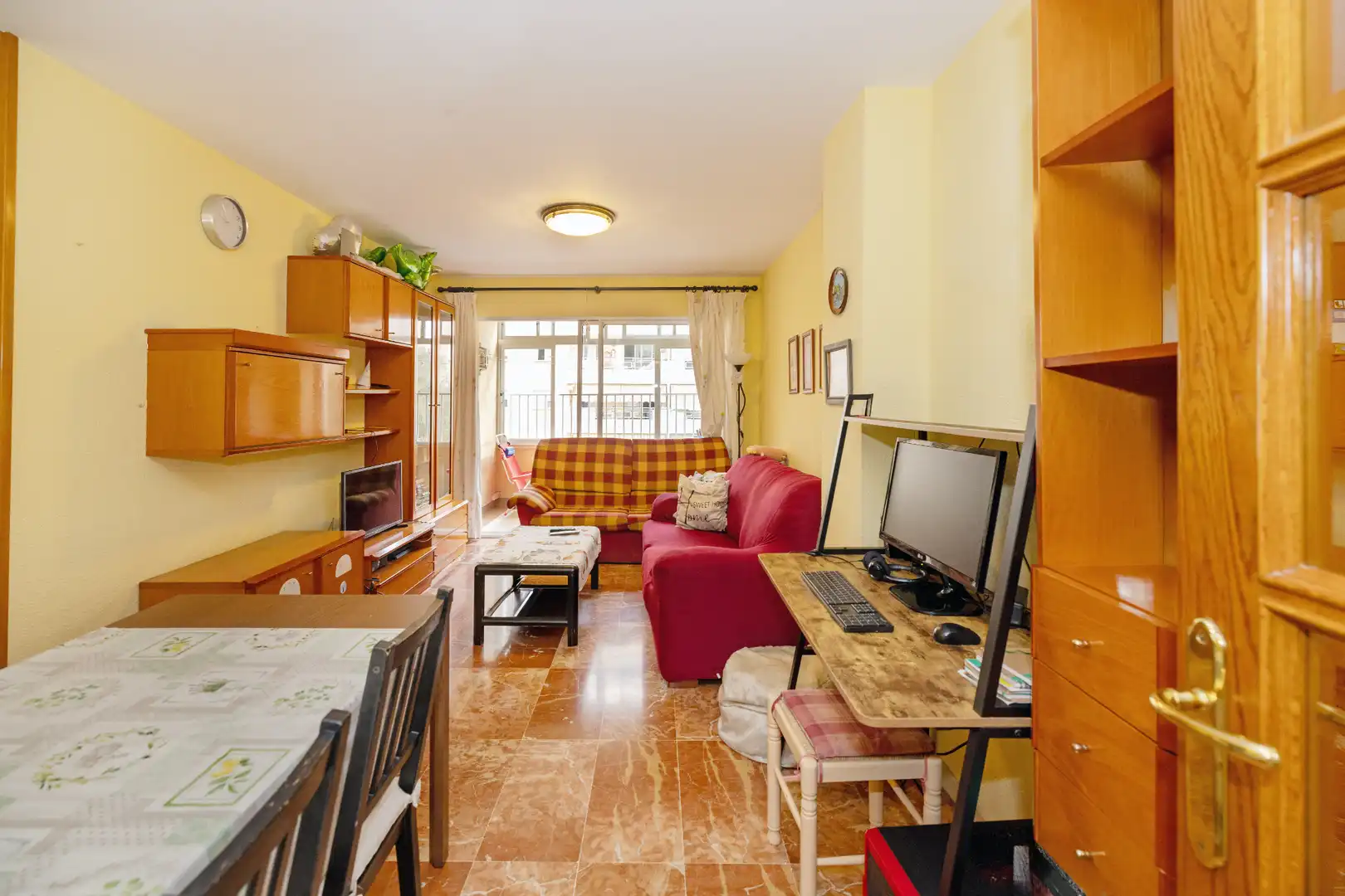 Sala de estar de Piso en venta en Málaga con Amueblado, Balcón y Piscina comunitaria