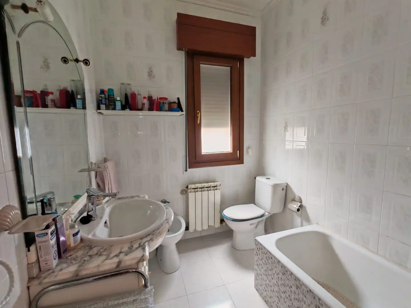Bathroom of Flat for sale in Abanto y Ciérvana-Abanto Zierbena  with Heating