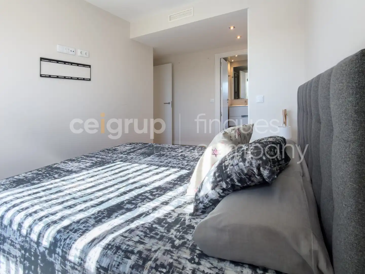 Schlafzimmer von Wohnung zur Miete in Girona mit Heizung, Abstellraum und Schwimmbad