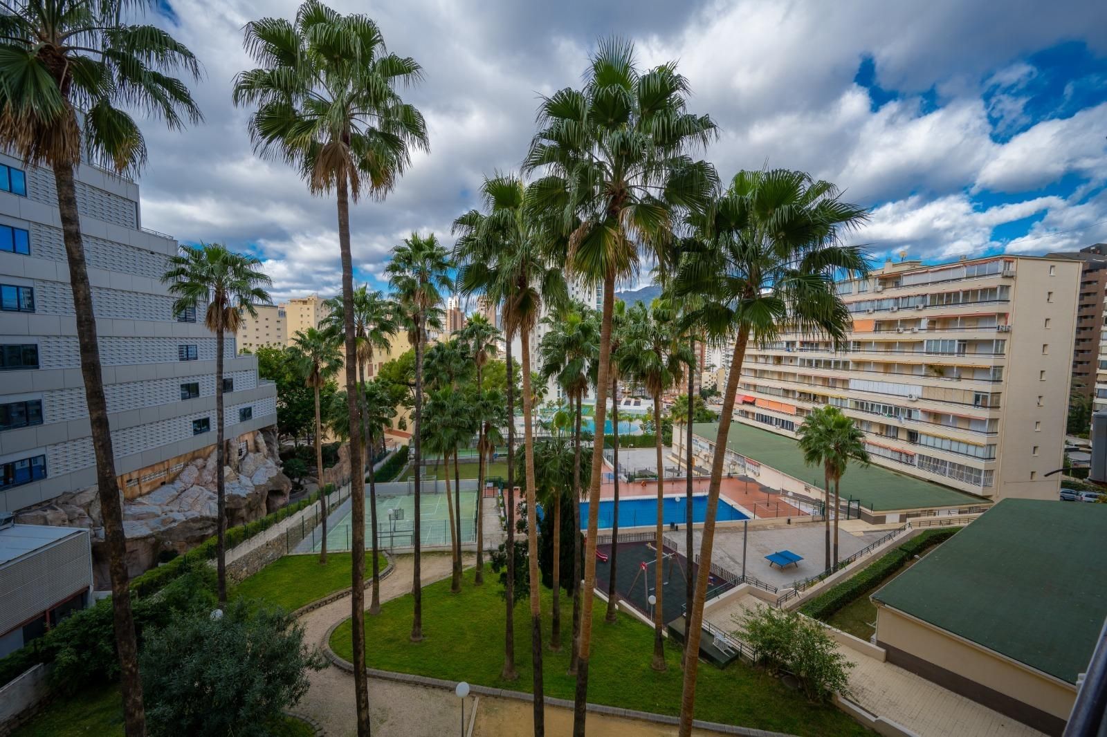 Vista exterior de Pis en venda en Benidorm amb Aire condicionat, Calefacció i Jardí privat